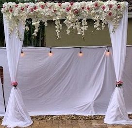 Classic-Arch-With-Flower-Bar
